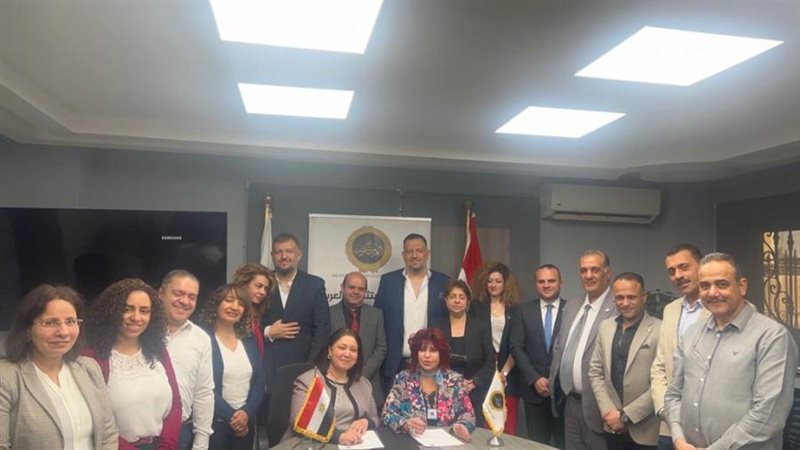 خلال التوقيع