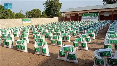 مركز الملك سلمان للإغاثة يوزع السلال الغذائية في عدد من الدول