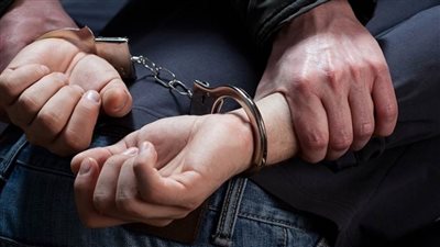 ضبط المتهم بالتعدى على والدته للاستيلاء على ممتلكاتها بالخصوص