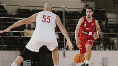 الأهلي يخصص أتوبيسات لنقل جماهيره لدعم فريق السلة في برج العرب