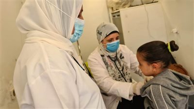 الكشف على ١٢٧٩ مواطنًا في قافلة طبية بقرية شابور بالبحيرة