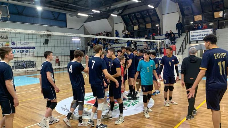 خلال المعسكر