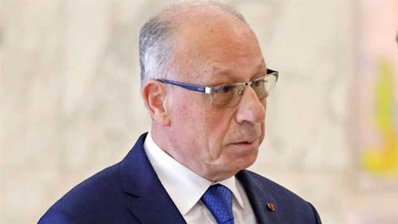 وزير الدفاع بحكومة