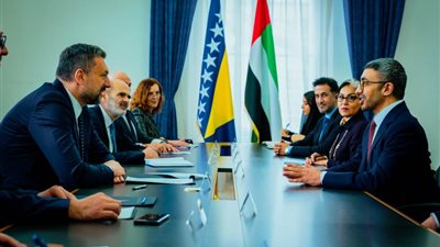 وزير الخارجية الإماراتي يلتقي وزير خارجية البوسنة والهرسك