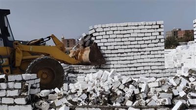 إيقاف حالات تعد على أراض زراعية وإزالة أعمال حفر وتجريف 6 قراريط بمطاي والمنيا