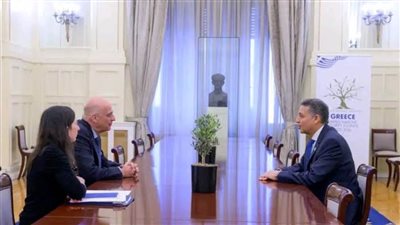 وزير خارجية اليونان وسفير مصر في أثينا يؤكدان أهمية العلاقات الاستراتيجية بين البلدين