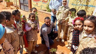 محافظ أسيوط يعلن استمرار حملات التشجير وتوعية بقرى مركز أسيوط وطريق المطار