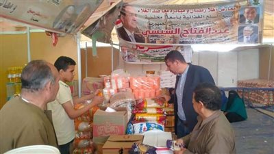 بأسعار مخفضة.. توافر السلع الغذائية بمعرض أهلا رمضان بسمالوط في المنيا