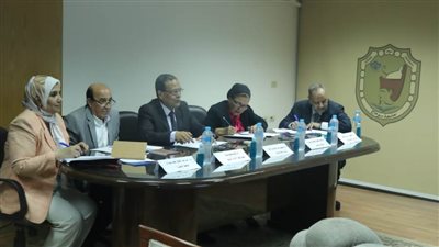 رئيس جامعة سوهاج يشهد المقابلات الشخصية مع المرشحين المتقدمين لمنصب عميد كلية التربية