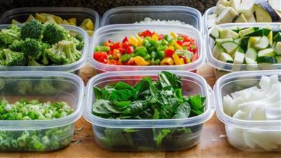 بالفيديو.. أهم القواعد الصحية لتبريد الطعام وإذابته 