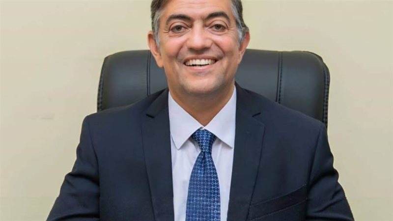 هشام عبدالعزيز رئيس