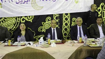 نظمته الهيئة الإنجيلية.. نائب محافظ المنيا يشارك الإفطار مع مزارعي مبادرة 