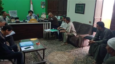 رئيس مدينة الفشن يلتقي عددًا من أهالي القرى لبحث مطالبهم بالقطاعات الخدمية