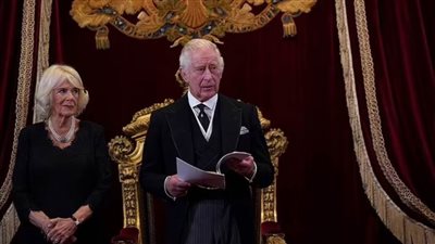 البريطانيون يتابعون تتويج الملك تشارلز وزوجته كاميلا