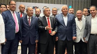 محافظ الوادي الجديد يوقع بروتوكول تعاون لإنشاء محطات لإنتاج الكهرباء النظيفة