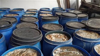 ضبط 5 أطنان مخللات مخالفة داخل مصنع بالشرقية 