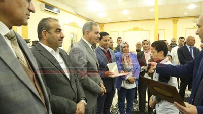 محافظ كفر الشيخ يشارك الأيتام والأطفال الإفطار ويوزع عليهم الهدايا ويكرم حفظة القرآن 