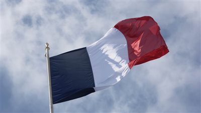 اليمن وفرنسا تبحثان سُبل وآليات تعزيز أوجه التعاون المشترك