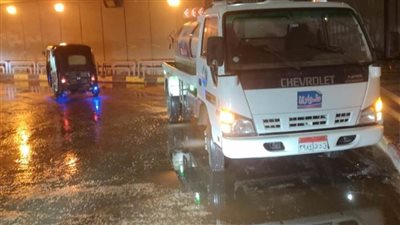محافظ القليوبية يتابع سحب مياه الأمطار فى شوارع بنها