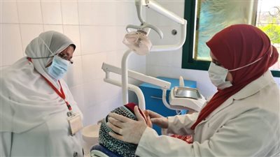 الكشف على ١٤٩٨ مواطنًا في قافلة طبية بقرية كوم النصر بالبحيرة