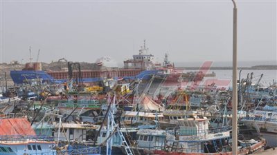 لارتفاع الأمواج.. توقف حركة الملاحة في ميناء الصيد والبحر المتوسط بكفر الشيخ