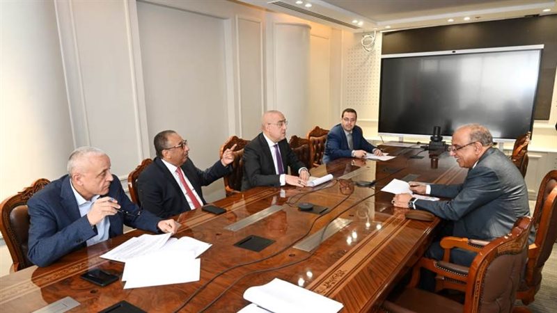 وزيرا الإسكان وقطاع