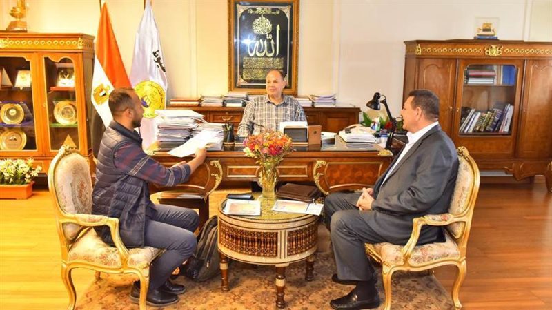 محافظ أسيوط يلتقي