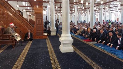 محافظ القاهرة يؤدي صلاة الجمعة الأخيرة من شهر رمضان بمسجد عمرو بن العاص نائبا عن رئيس الجمهورية