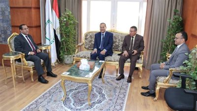 رئيس جامعة سوهاج يهنئ رئيس الجهاز المركزي للتنظيم والإدارة بتجديد ثقة رئيس الجمهورية