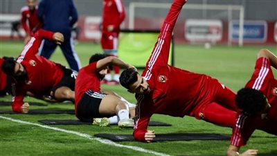 عاجل| مفاجآت في تشكيل الأهلي أمام فاركو