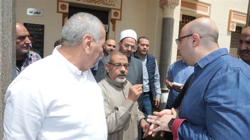 محافظ بنى سويف يستمع