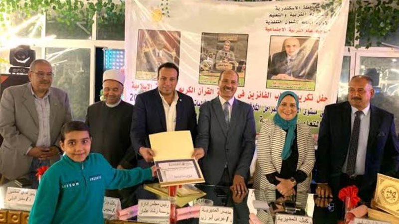 تكريم 75 طالبا من