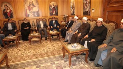 محافظ بني سويف ورجال الدين الإسلامى يهنئون المسيحيين بعيد القيامة