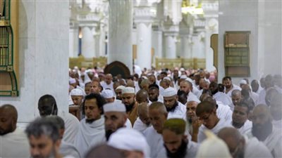 مليون ونصف المليون مصلٍ ومعتمر بالمسجد الحرام ليلة الخامس والعشرين من شهر رمضان المبارك