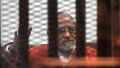 تأجيل محاكمة بديع و738 متهما فى فض رابعة لـ8 أكتوبر لاستكمال فض الأحراز