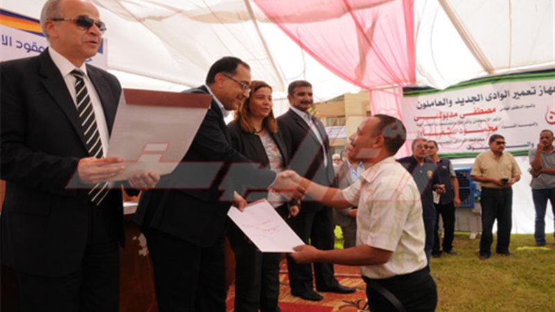 وزير الإسكان ومحافظ