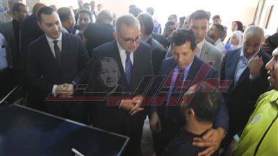 محافظ كفر الشيخ ونائبه ووزير الرياضة يشاركون ذوي الهمم لعبة تنس الطاولة