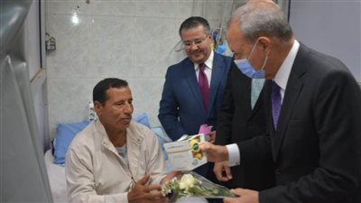 محافظ القليوبية ورئيس جامعة بنها يهنئان المسنين والأيتام والمرضى