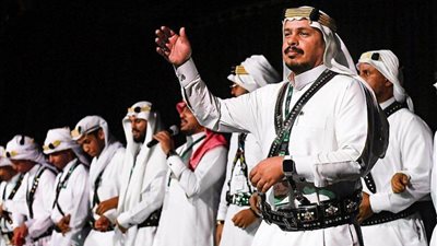 الطائف تعانق فرحة العيد السعيد بالرقصات والفنون الشعبية
