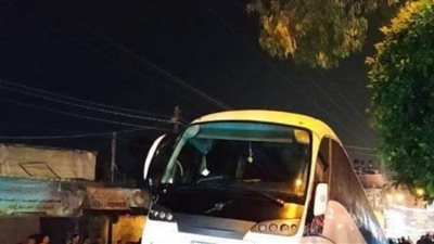 سقوط حافلة جراء انهيار بالتربة في غزة