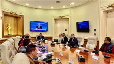 وزير التنمية المحلية يتفقد غرفة العمليات وإدارة الأزمات بالوزارة لمتابعة استعدادات عيد الفطر