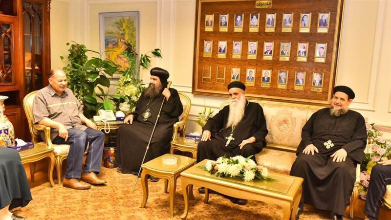 محافظ أسيوط يستقبل