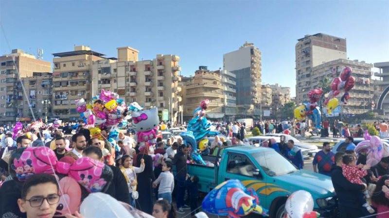 كرنفالات شعبية بميادين