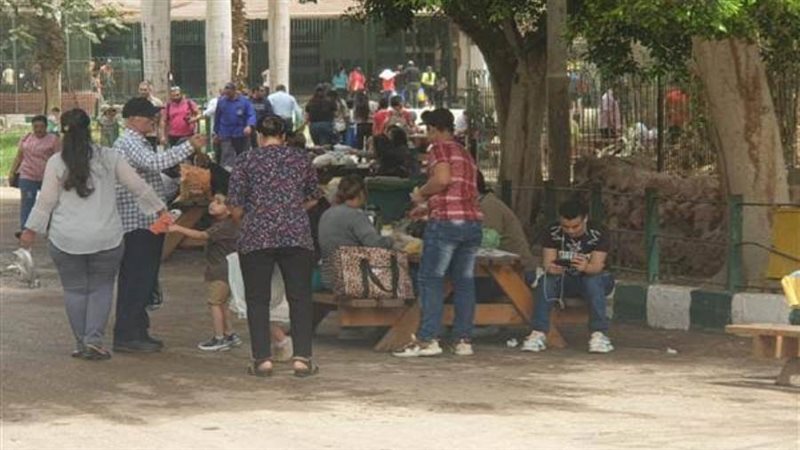 توافد المواطنين للحدائق