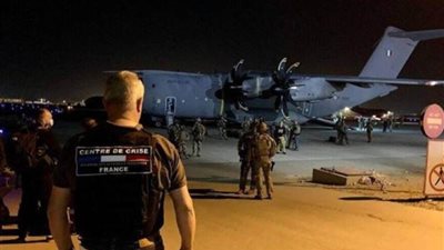 وصول أول دفعة من الرعايا الفرنسيين إلى جيبوتي بعد إجلائهم من السودان