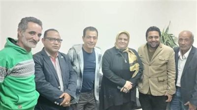 رواد قصر ثقافة ببا يهنئون الفنان هشام عطوة على تجديد الثقة فيه كرئيس هيئة قصور الثقافة