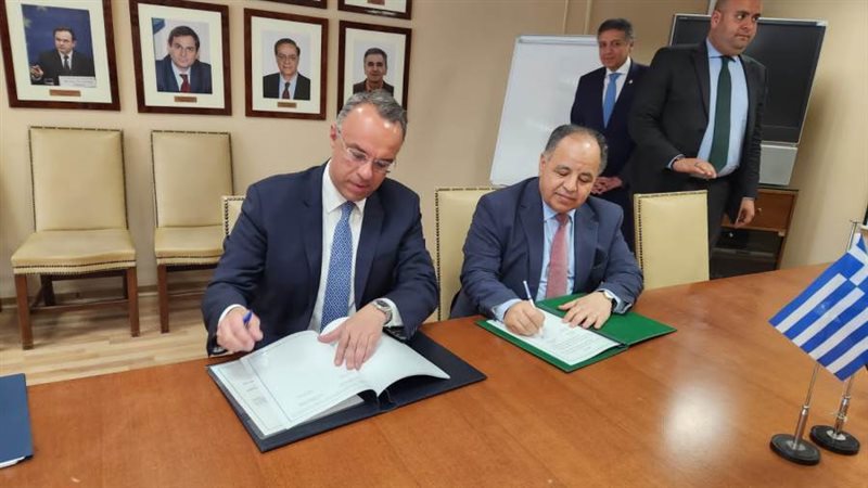 وزير المالية الدكتور