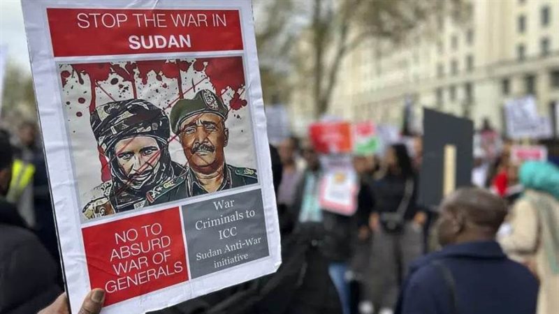 سودانيون يتظاهرون