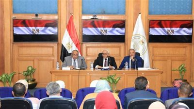 وزير التعليم يجتمع بلجنة مراجعة الامتحانات المسحوبة من بنك الأسئلة