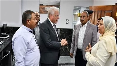 محافظ جنوب سيناء يتفقد مديرية الإسكان ويشيد بدورها في التنمية